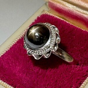 Rare Vintage Estate Ring Featuring Natural Black Star Sapphire Solid 18K Gold